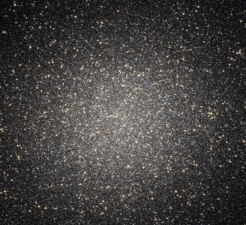 Omega Centauri: Hubble view of the core