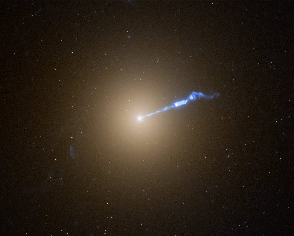 Hubble view of M87 and its jet