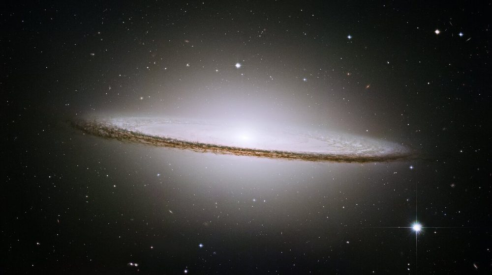Sombrero Galaxy: Hubble mosaic, 2003