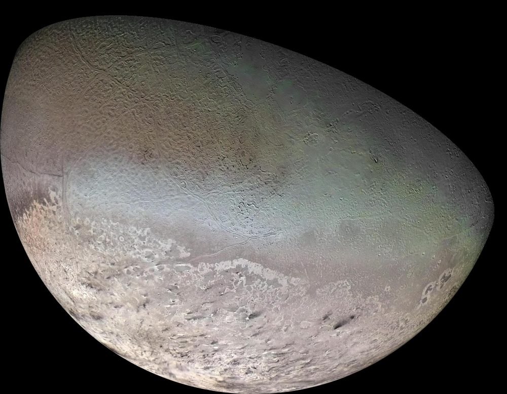 Voyager 2 global colour mosaic